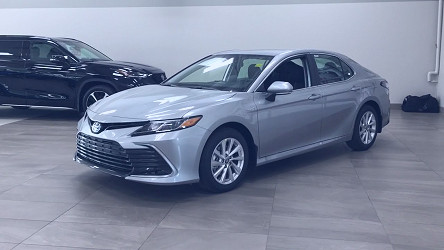 2021 Toyota Camry Hybrid LE Review - YouTube